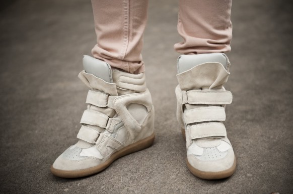bonvivantconsulting.blogspot_perkins sneakers 1